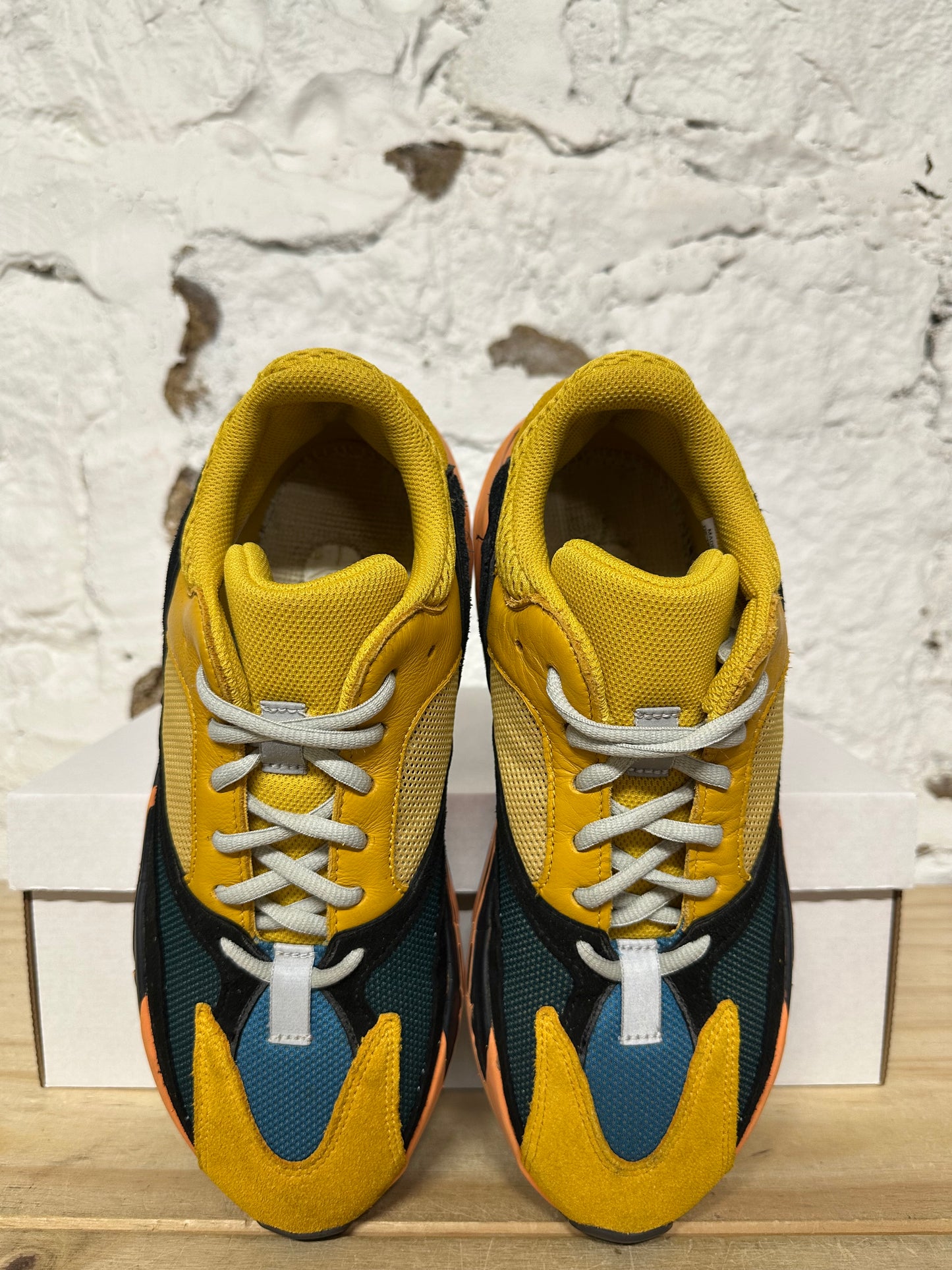 Yeezy 700 Sun Sz 9