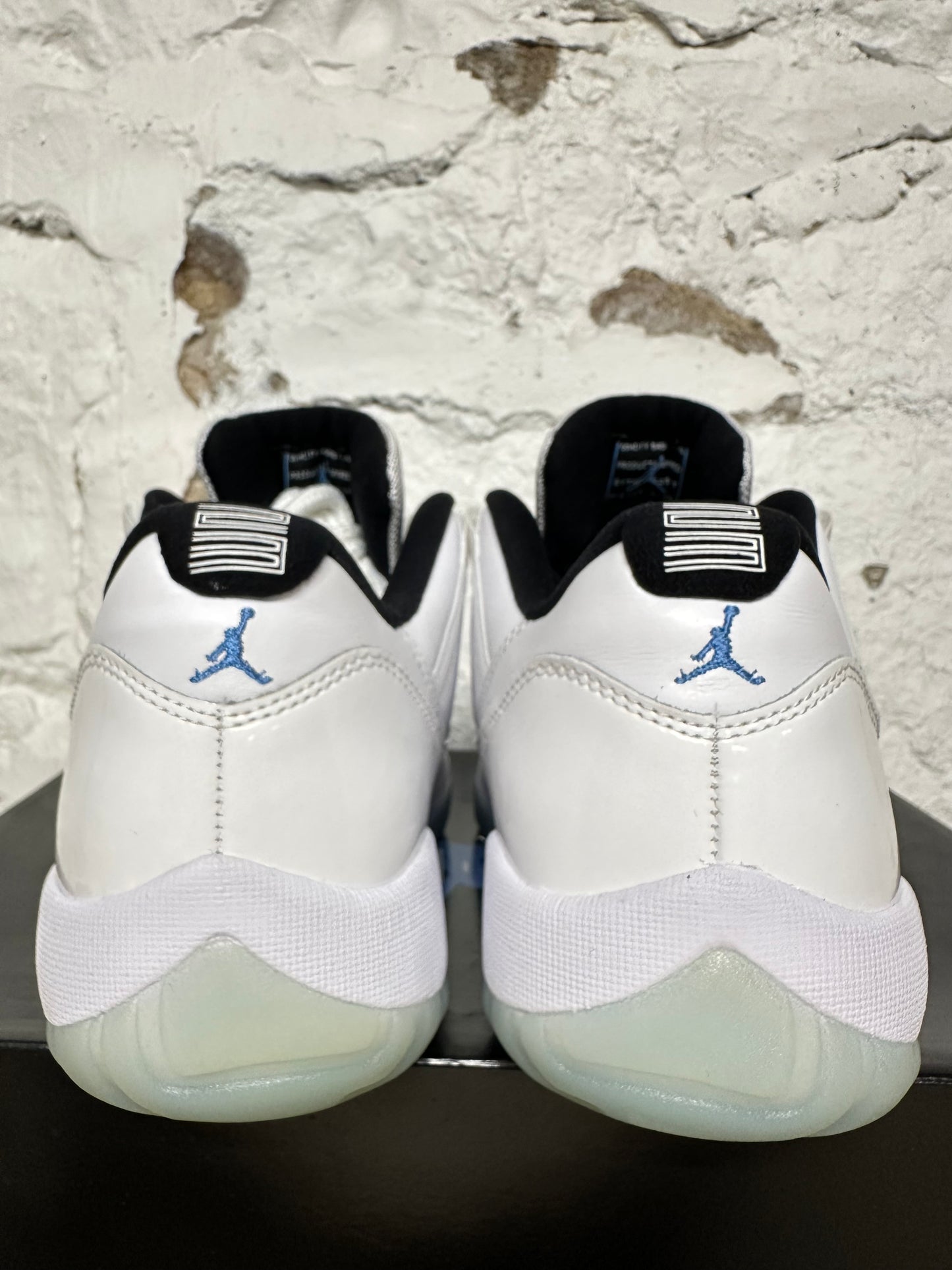 Air Jordan 11 Low Columbia Sz 9 DS