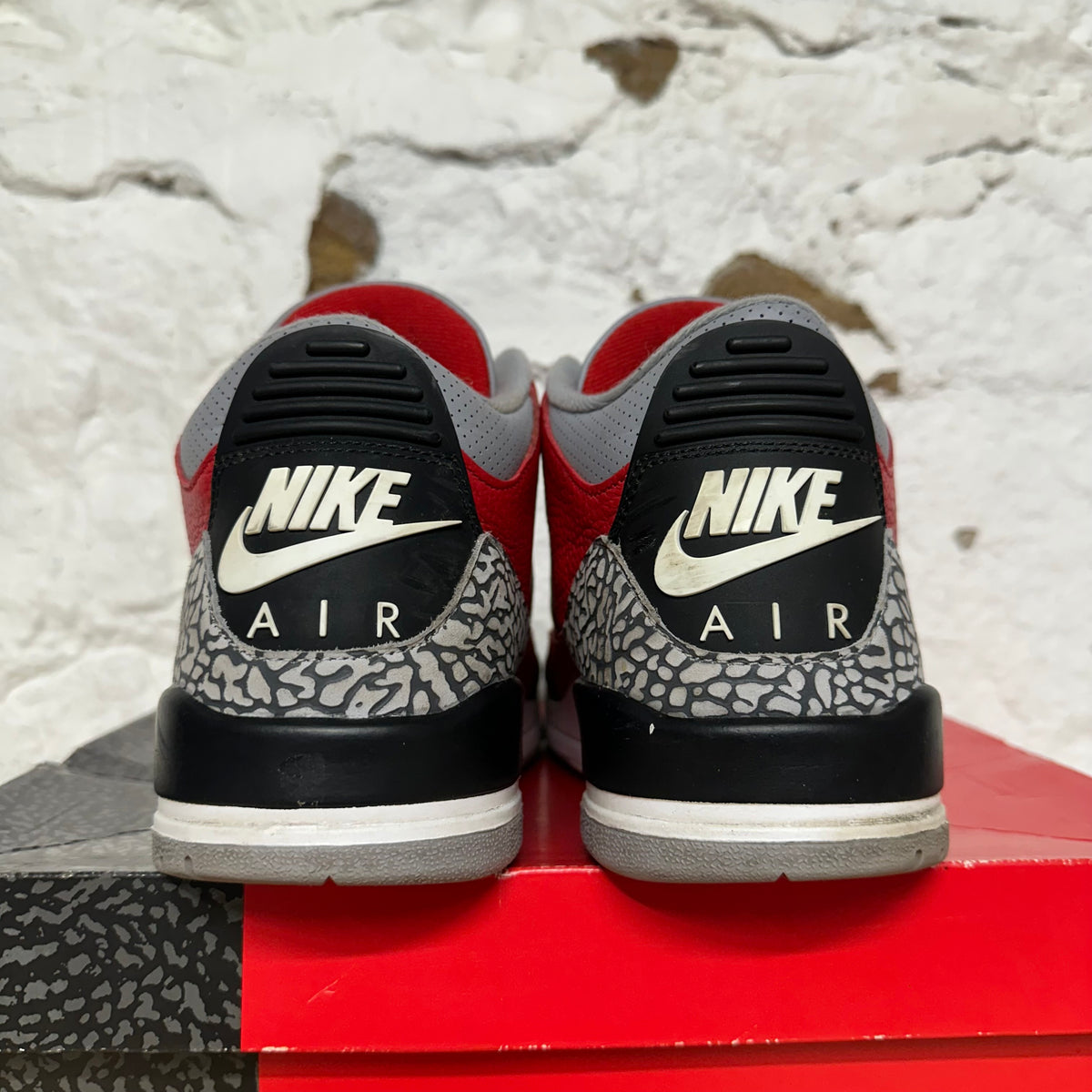 Air Jordan 3 Unite Fire Red Sz 11.5