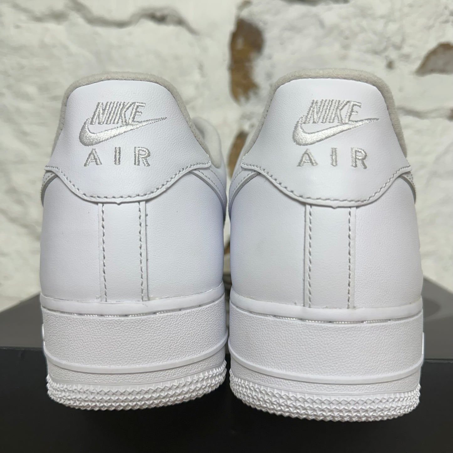 Nike Air Force 1 Low Supreme White Sz 10.5 DS