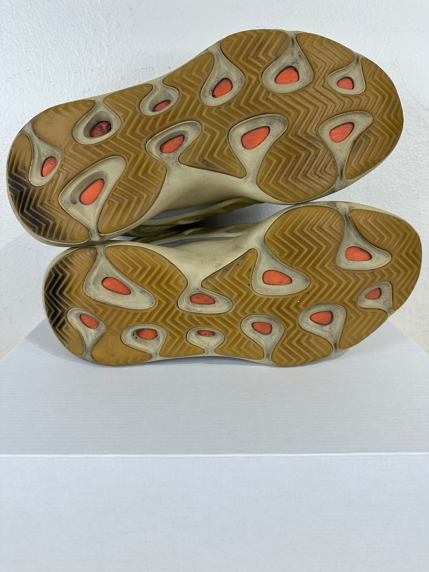 Yeezy 700 V3 Safflower Sz 11