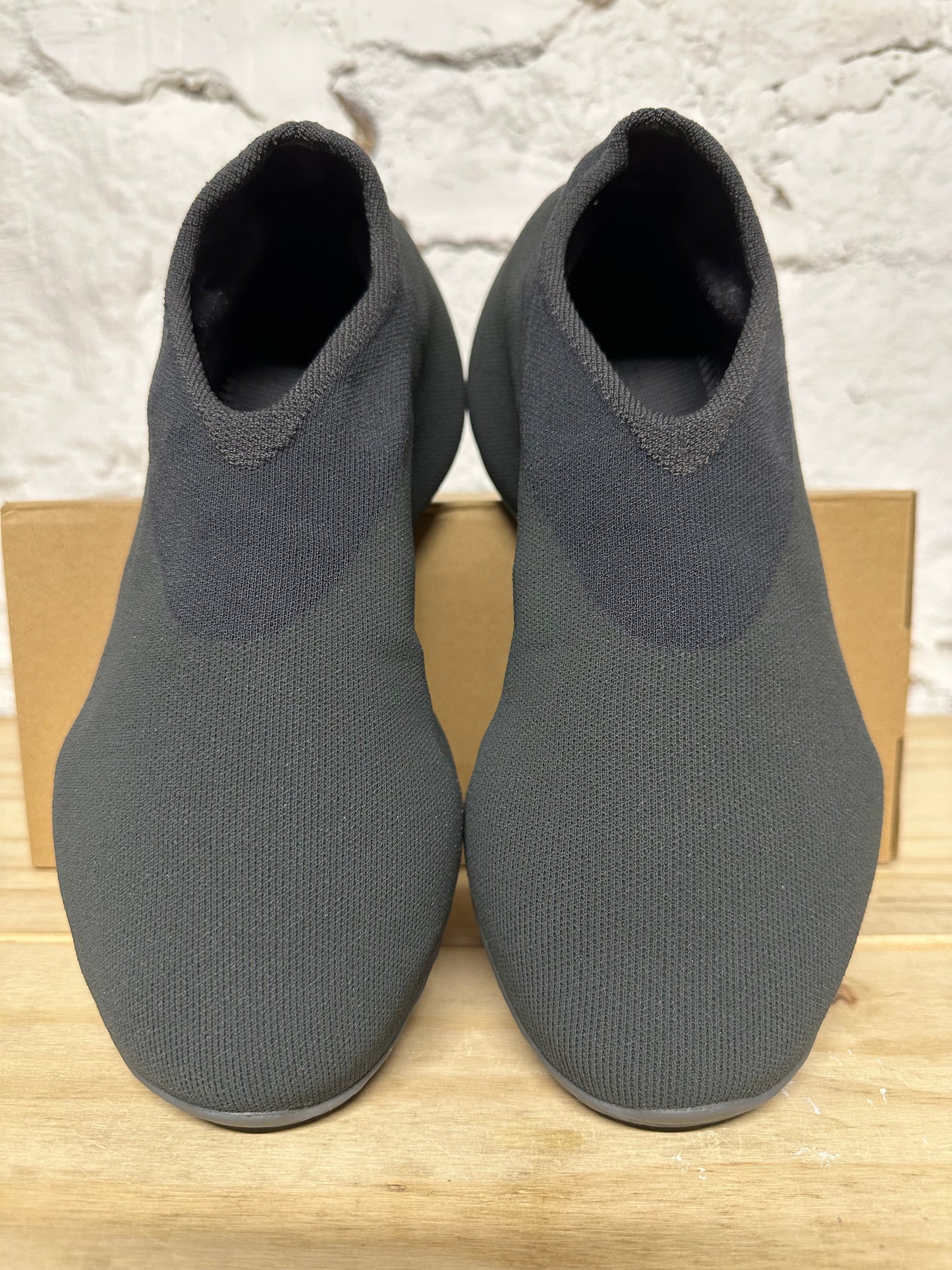 Yeezy Knit Runner Stone Onyx Sz 8