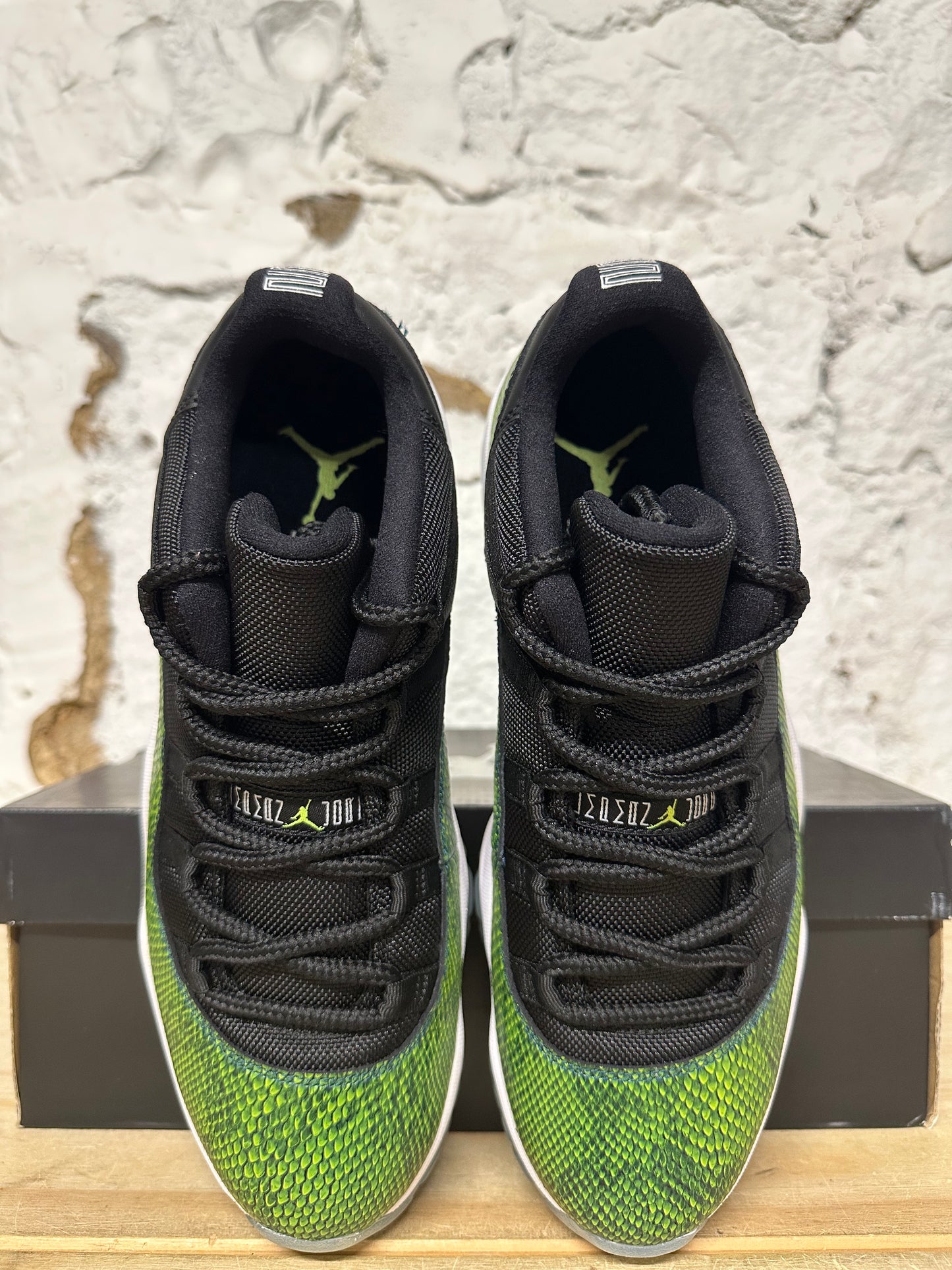 Air Jordan 11 Low Green Snakeskin Sz 9.5 DS