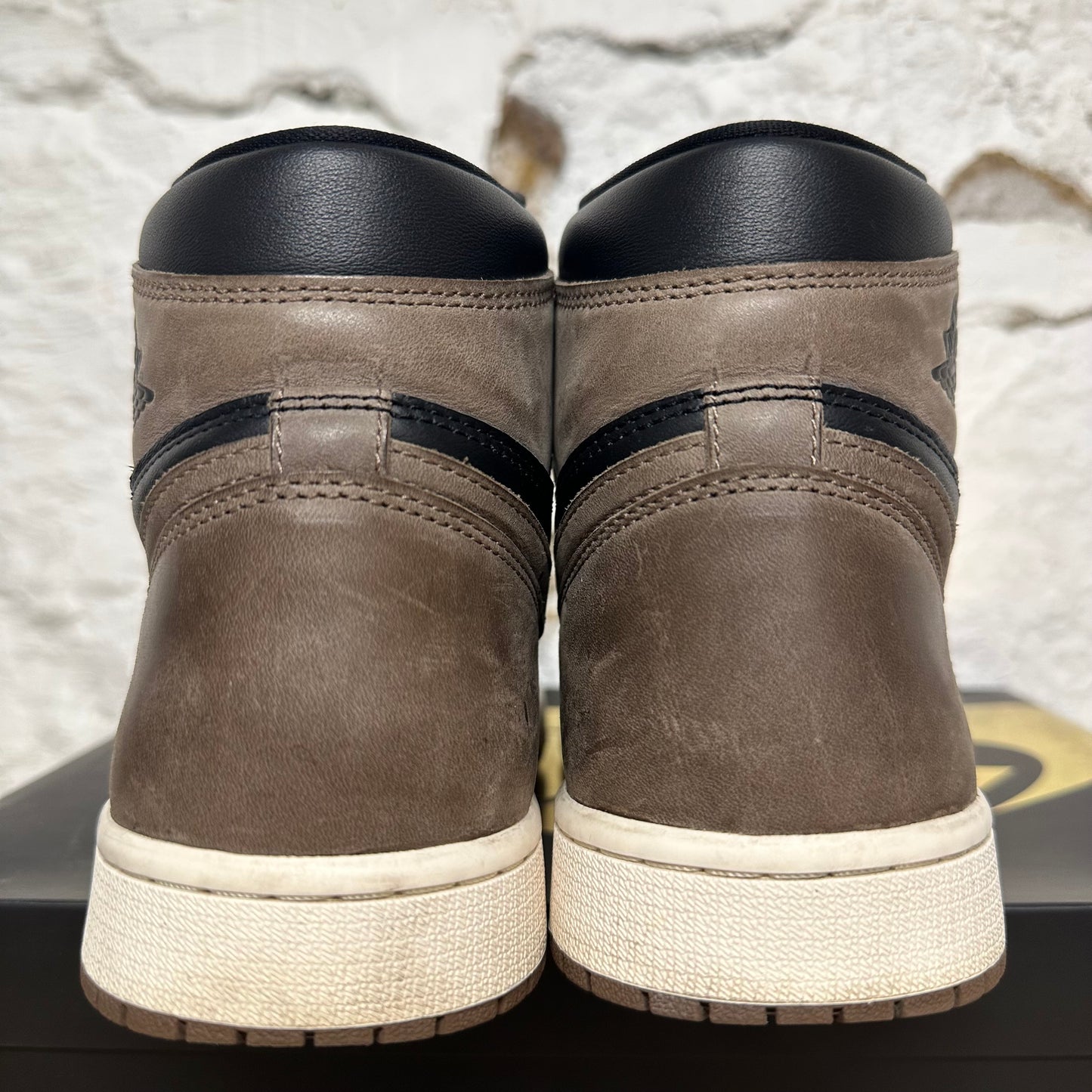 Air Jordan 1 High Palomino Sz 9