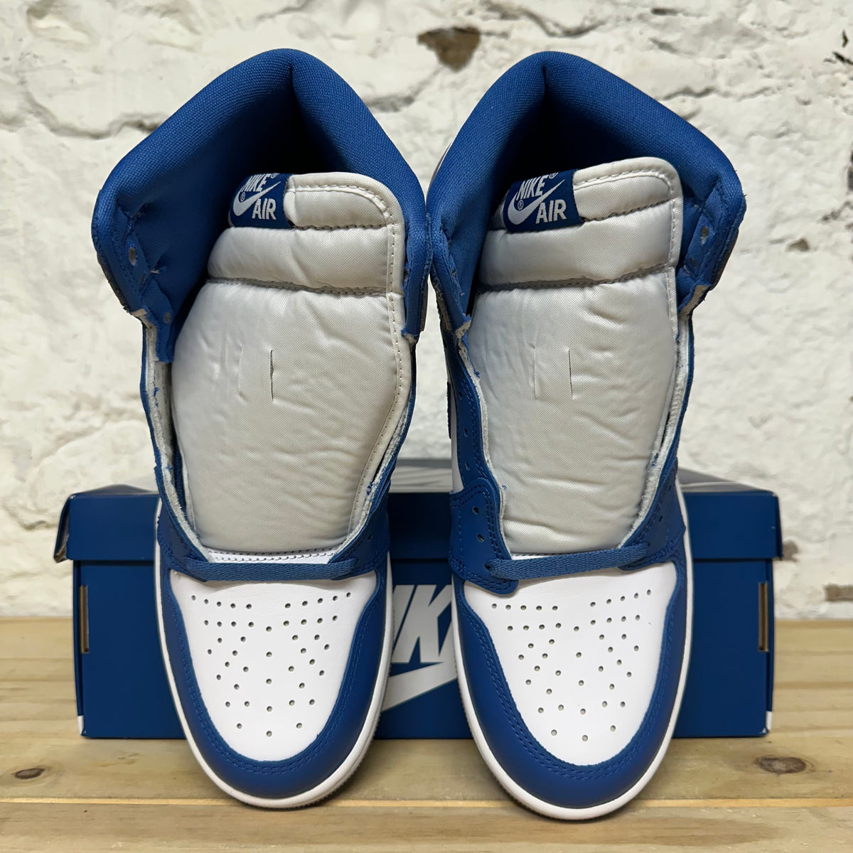 Air Jordan 1 High True Blue Sz 9.5 DS