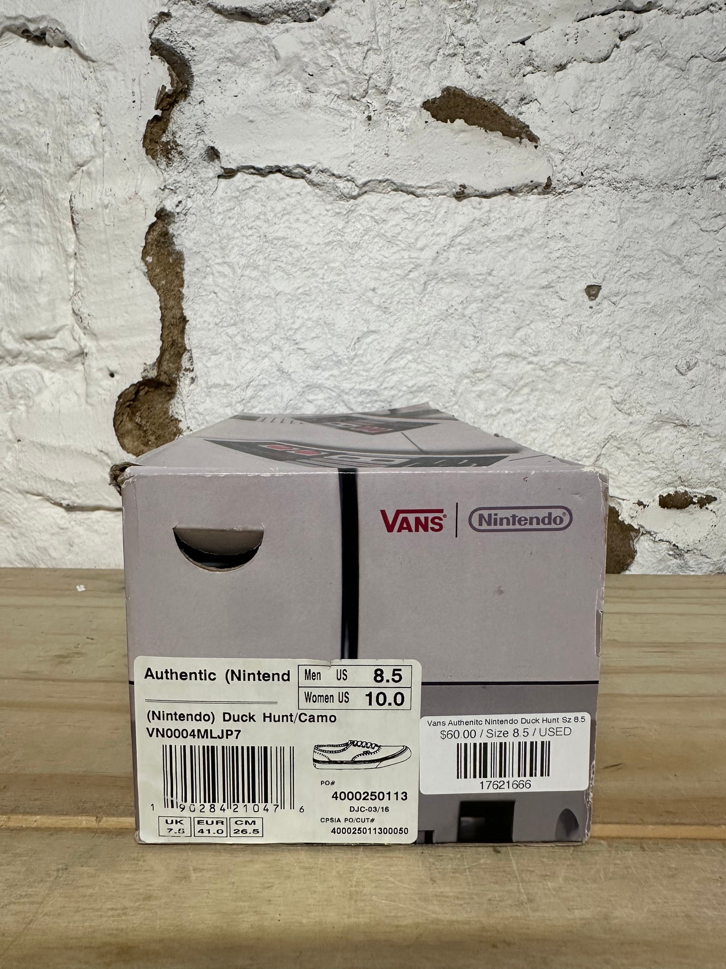 Vans Authenitc Nintendo Duck Hunt Sz 8.5