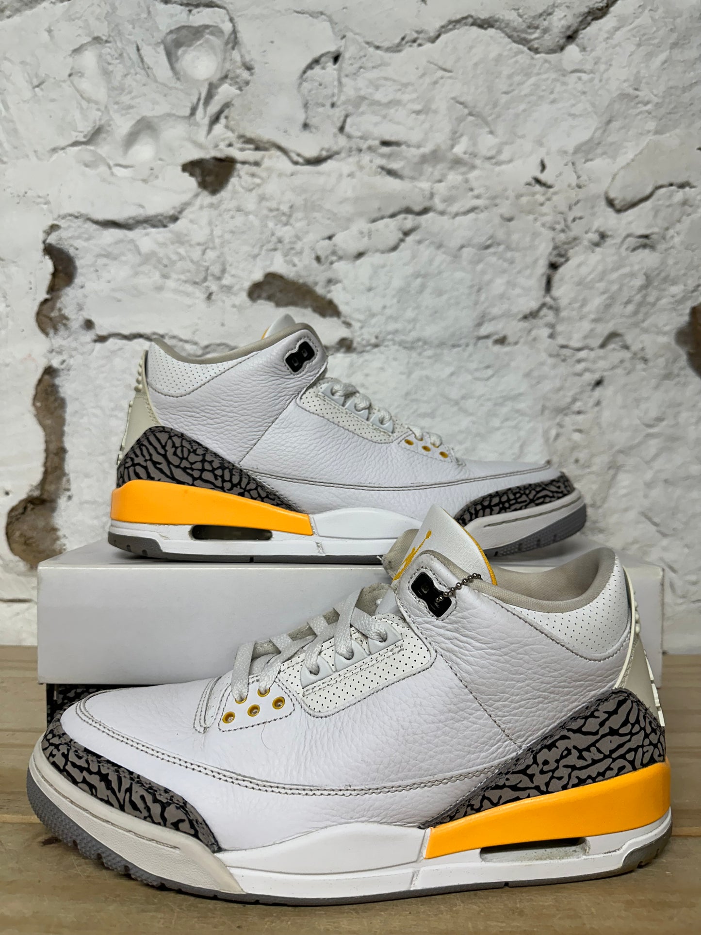 Air Jordan 3 Laser Orange Sz 10.5 (12W)