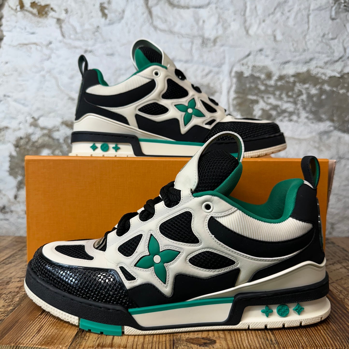 Louis Vuitton Green Black White Skate Sneaker Sz 10.5 (9LV)