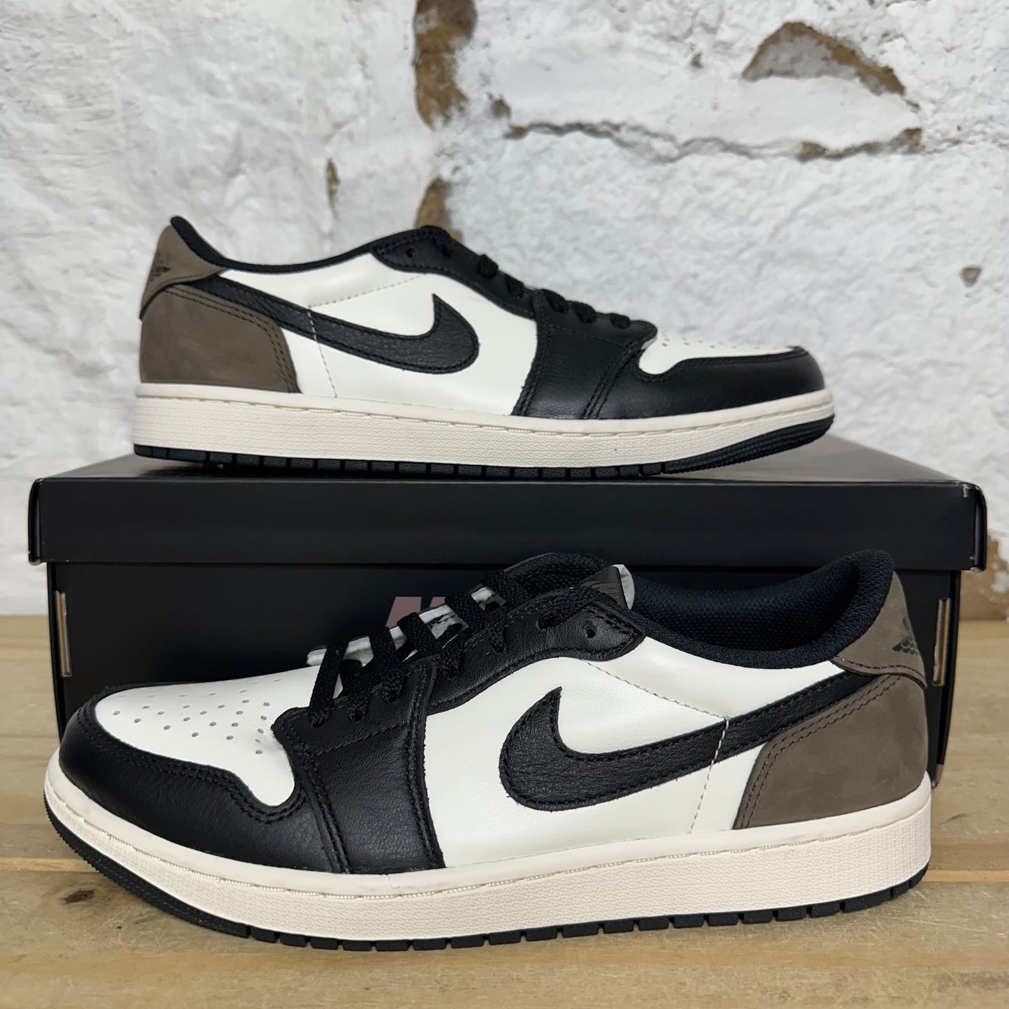 Air Jordan 1 Low Mocha Sz 9.5 DS