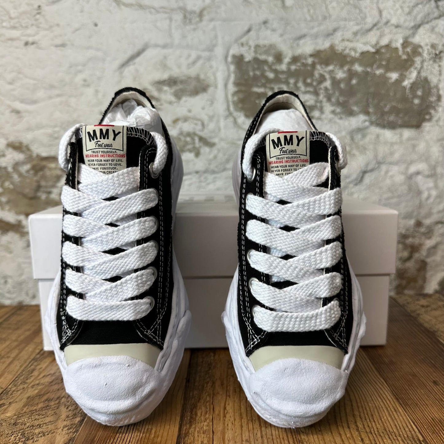 Maison Mihara Black White Hank Sneaker Sz 5 (37)