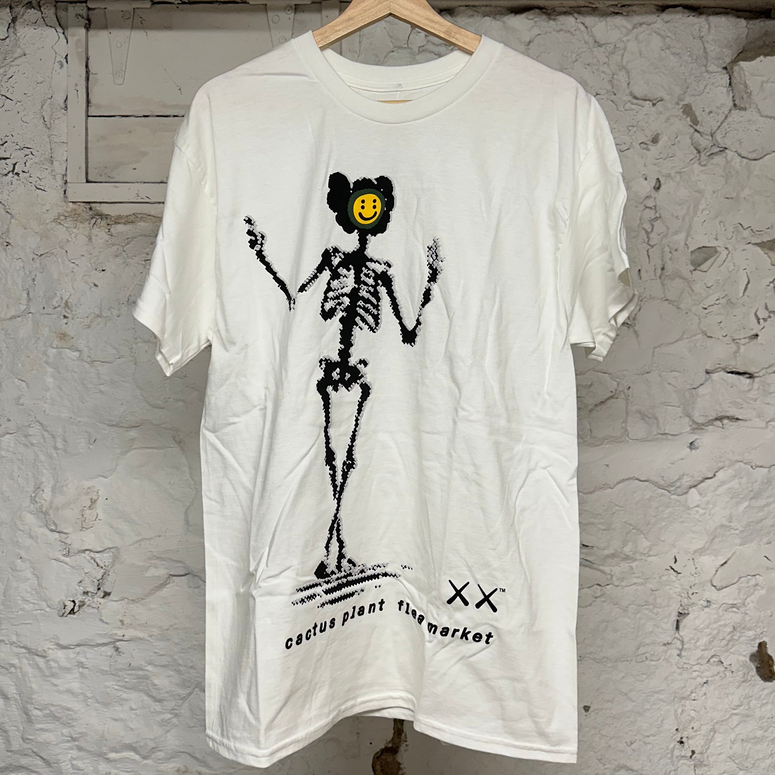 Kaws CPFM White T-Shirt Sz L