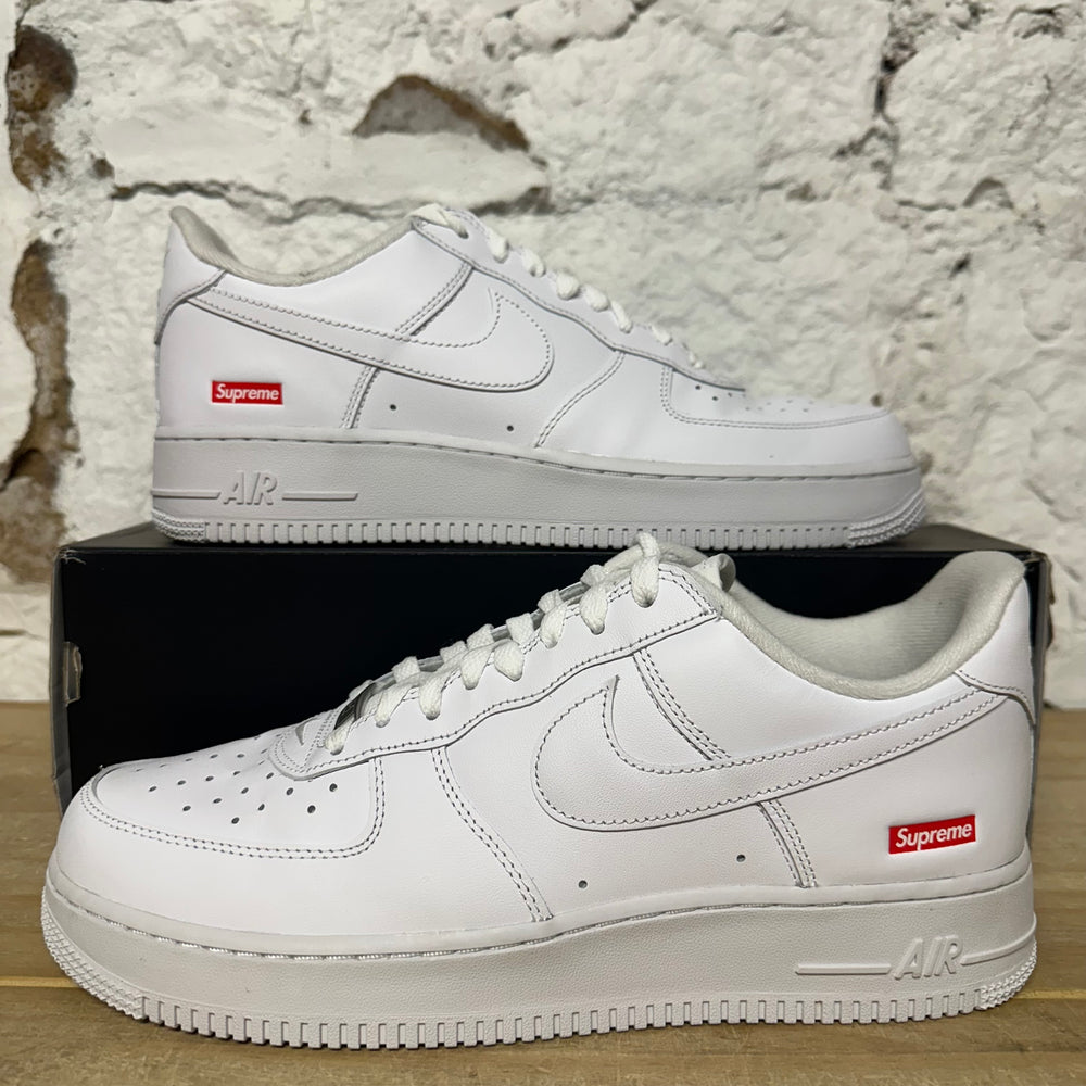 Nike Air Force 1 Low Supreme White Sz 9.5
