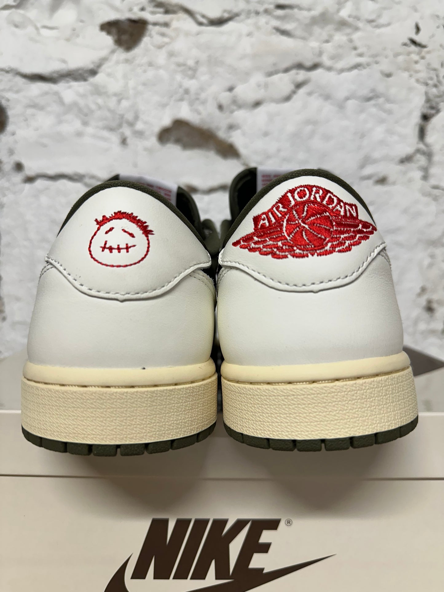 Air Jordan 1 Low Travis Scott Medium Olive Sz 9.5 DS