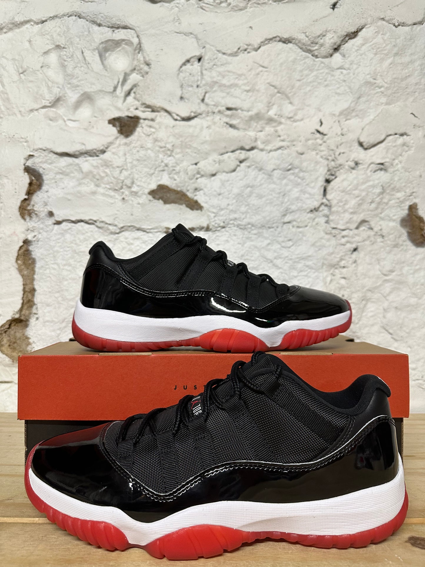 Air Jordan 11 Low Bred Sz 10