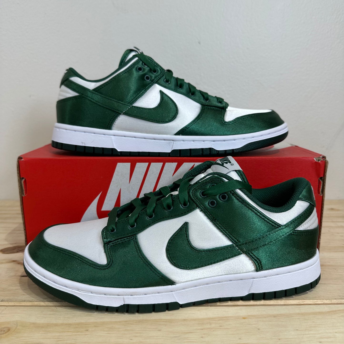 Nike Dunk Low Michigan State Statin Sz 8.5 (10W)