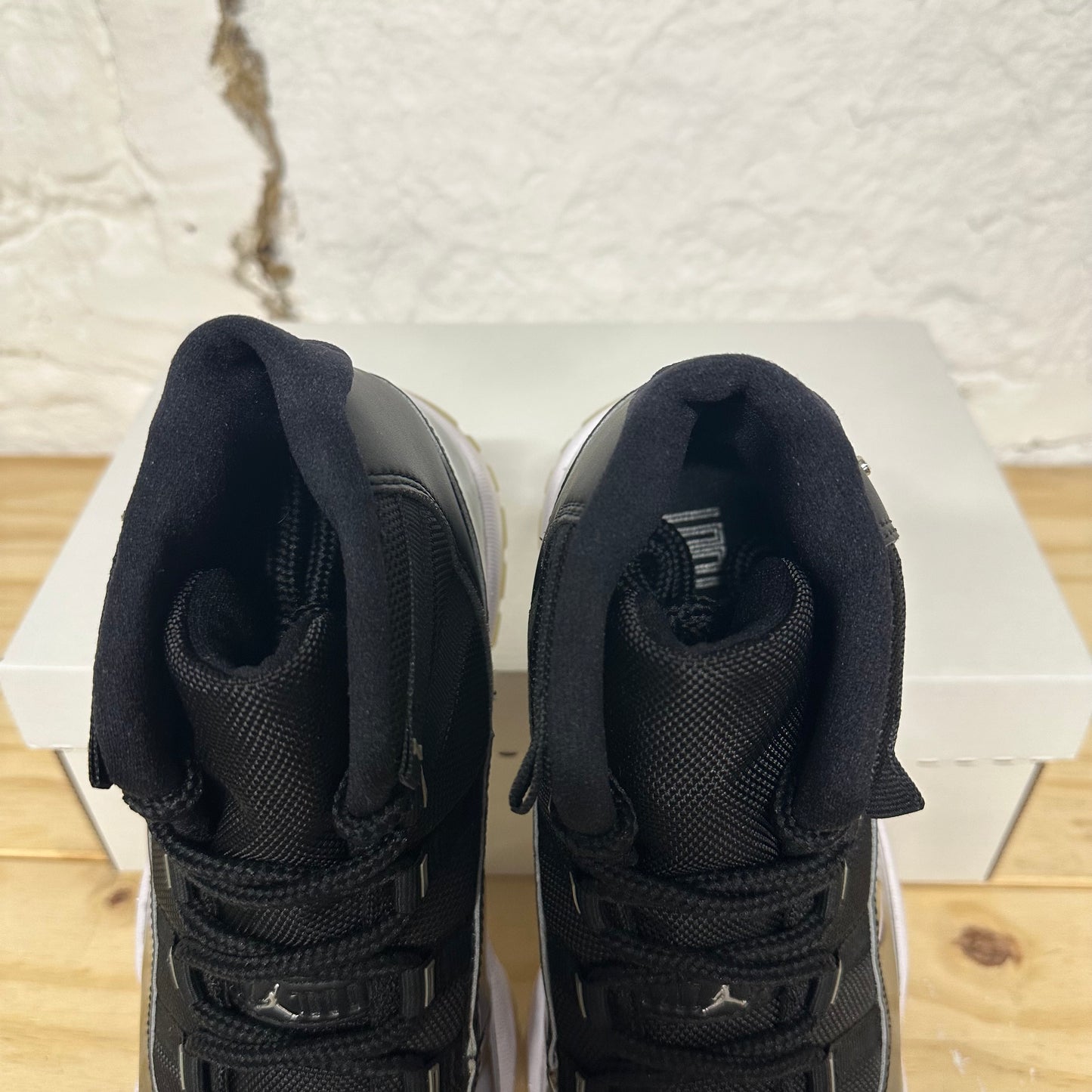 Air Jordan 11 Jubilee Sz 9 DS
