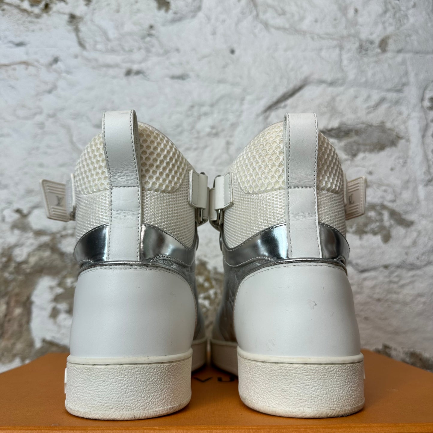 Louis Vuitton High Silver Monogram Rivoli Sneaker Sz 7 (40)