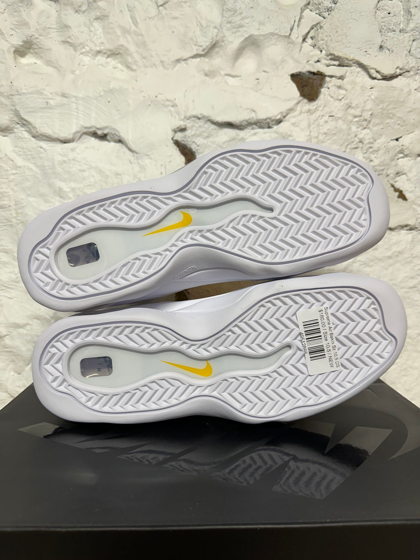 Nike Air Bakin Supreme White Sz 10.5 DS