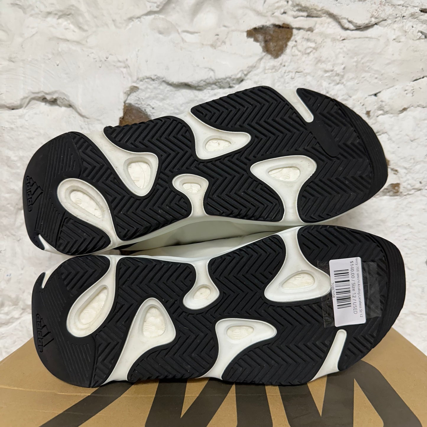 Yeezy 700 MNVN Analog Laceless Sz 12