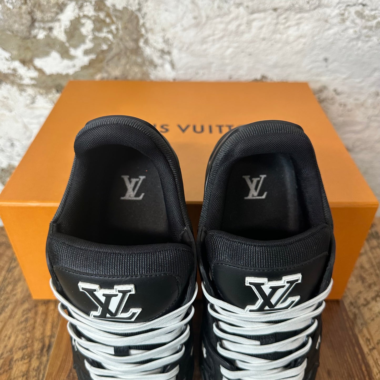 Louis Vuitton Triple Black Trainer Sneaker Sz 7.5 (6LV)