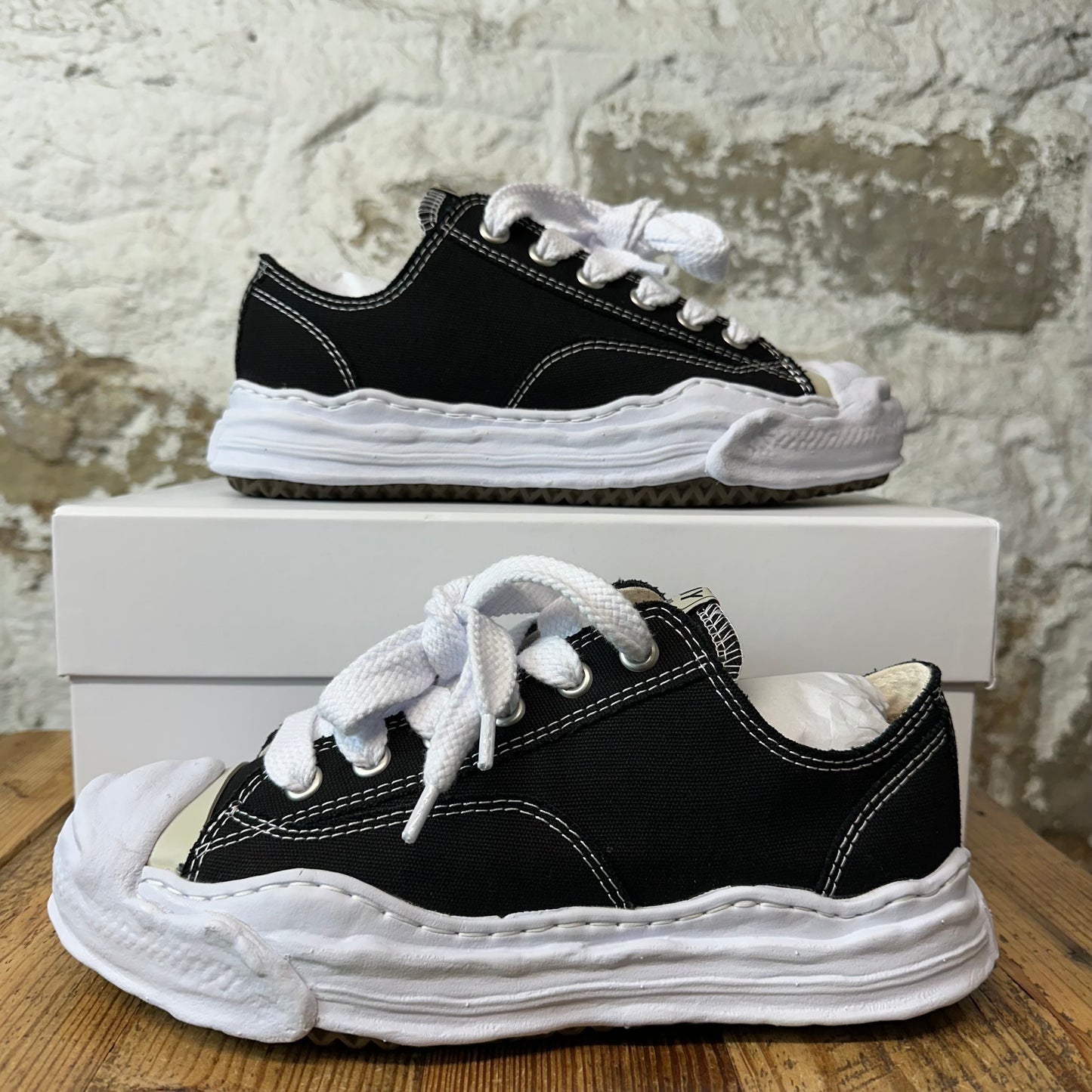 Maison Mihara Black White Hank Sneaker Sz 8 (41) DS