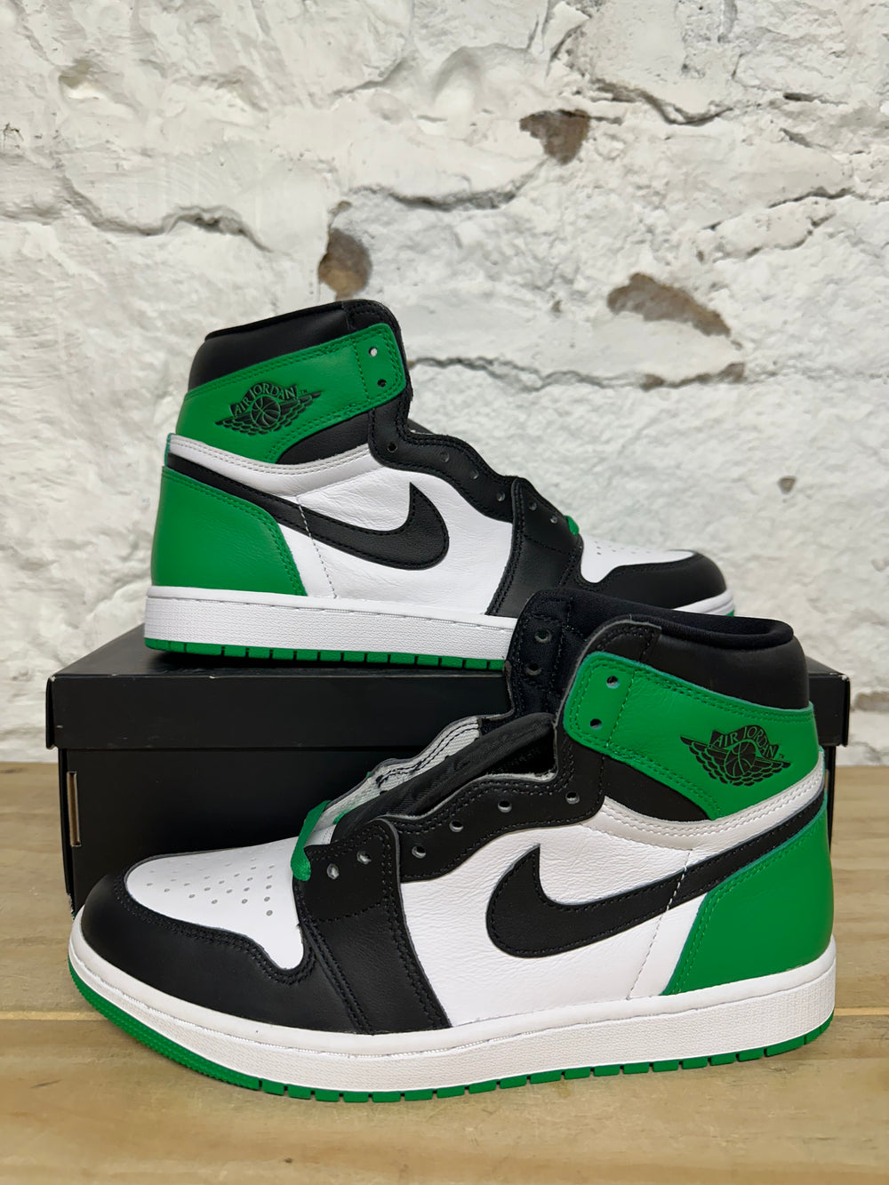 Air Jordan 1 High Lucky Green Sz 9.5 DS