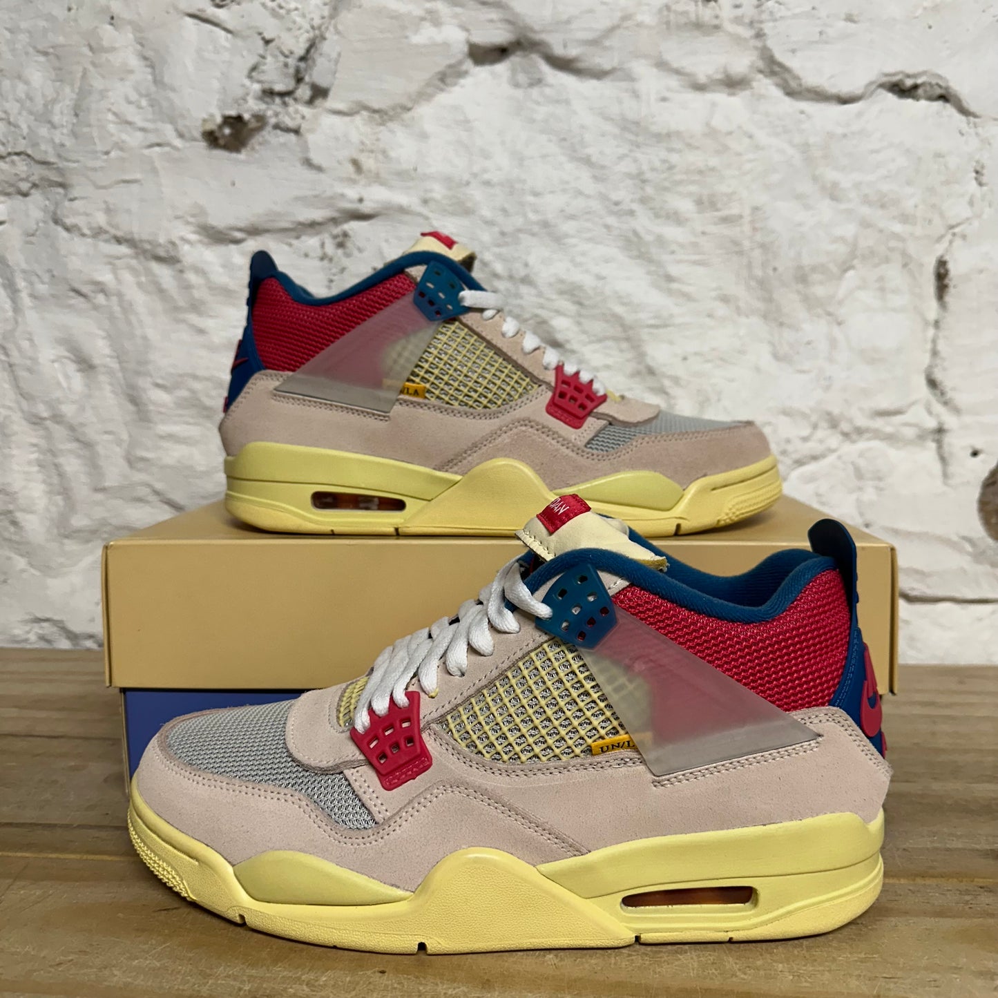 Air Jordan 4 Union Guava Ice Sz 9 DS