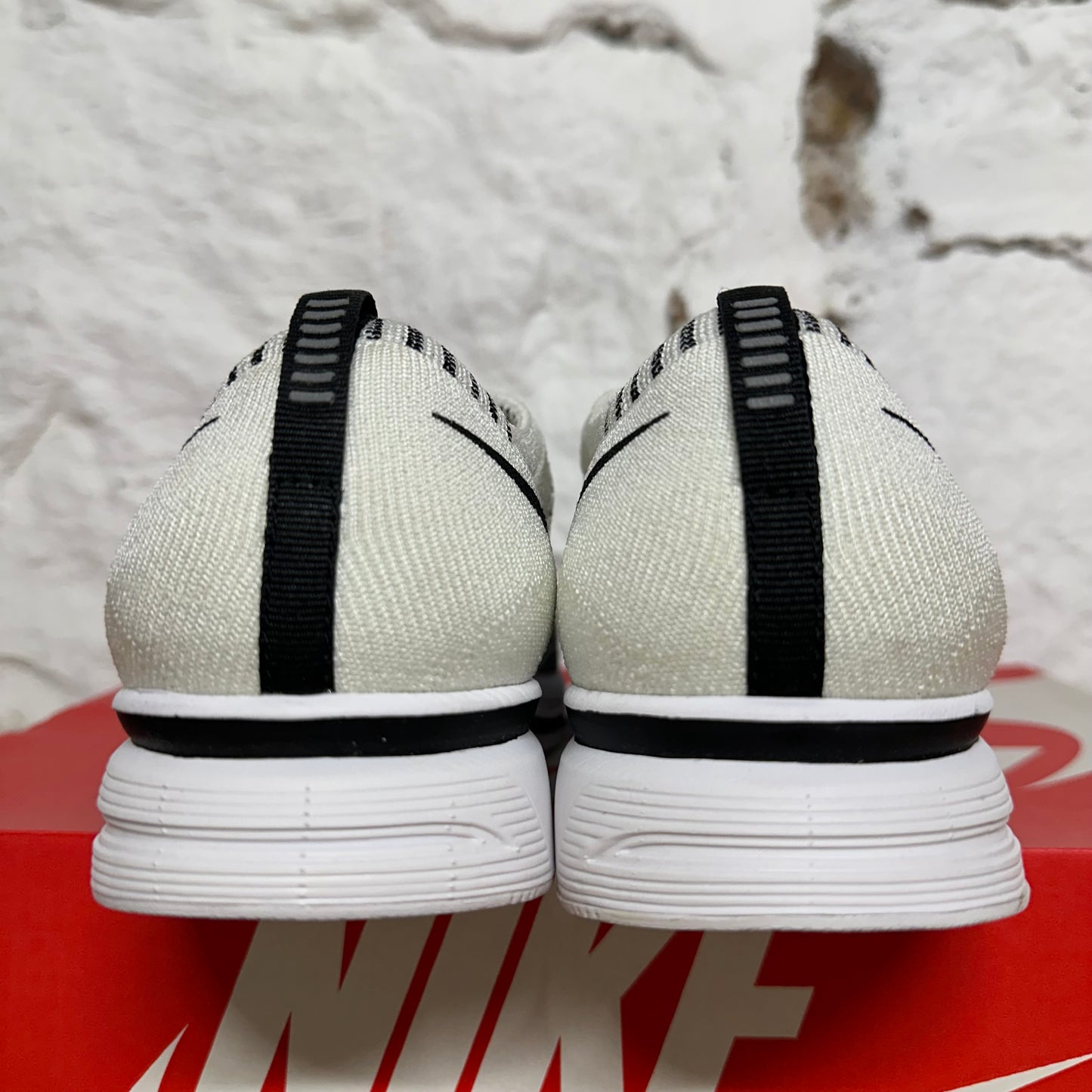 Nike Flyknit Trainer White Black Sz 9.5 DS