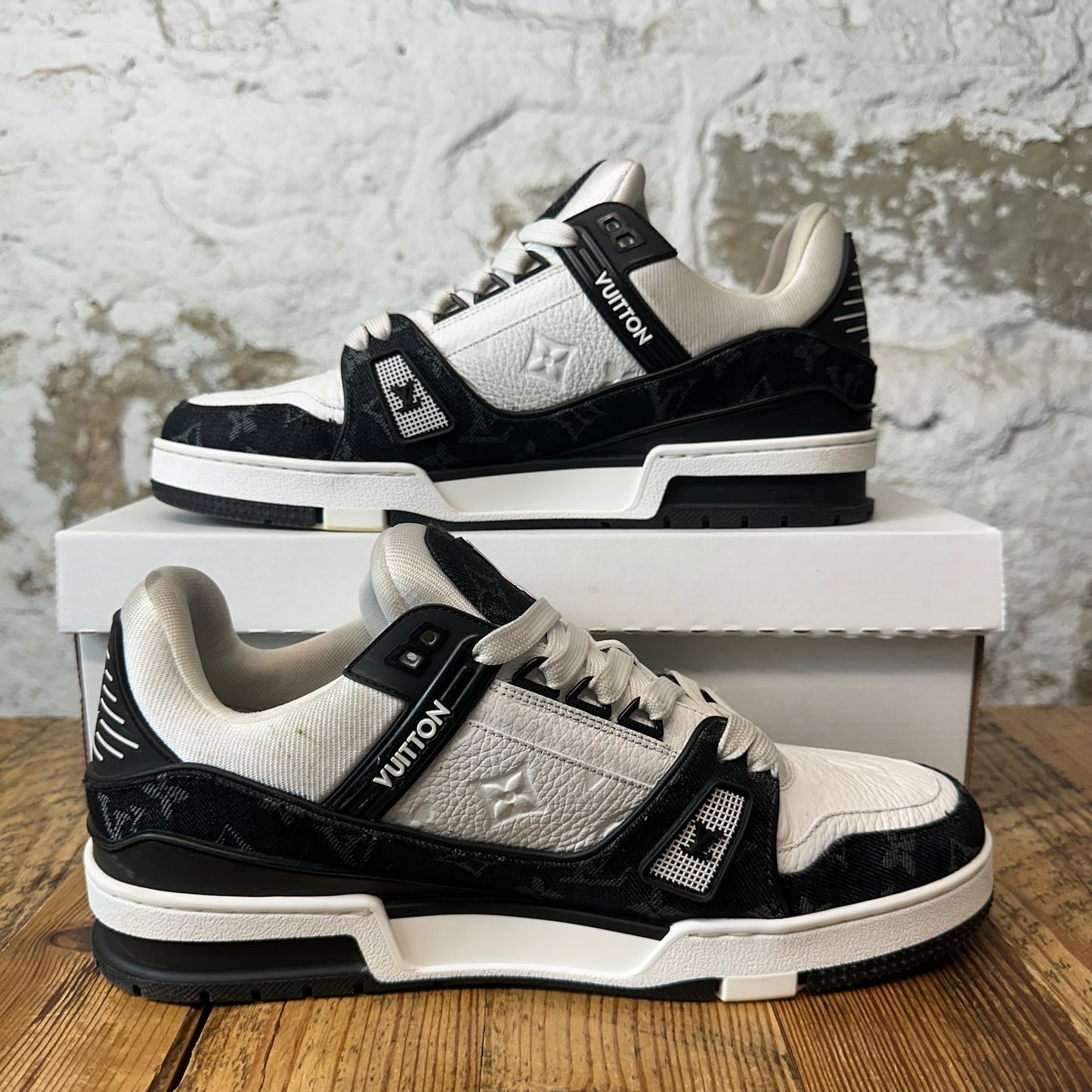 Louis Vuitton Black White Trainer Sneaker Sz 10 (8.5LV)
