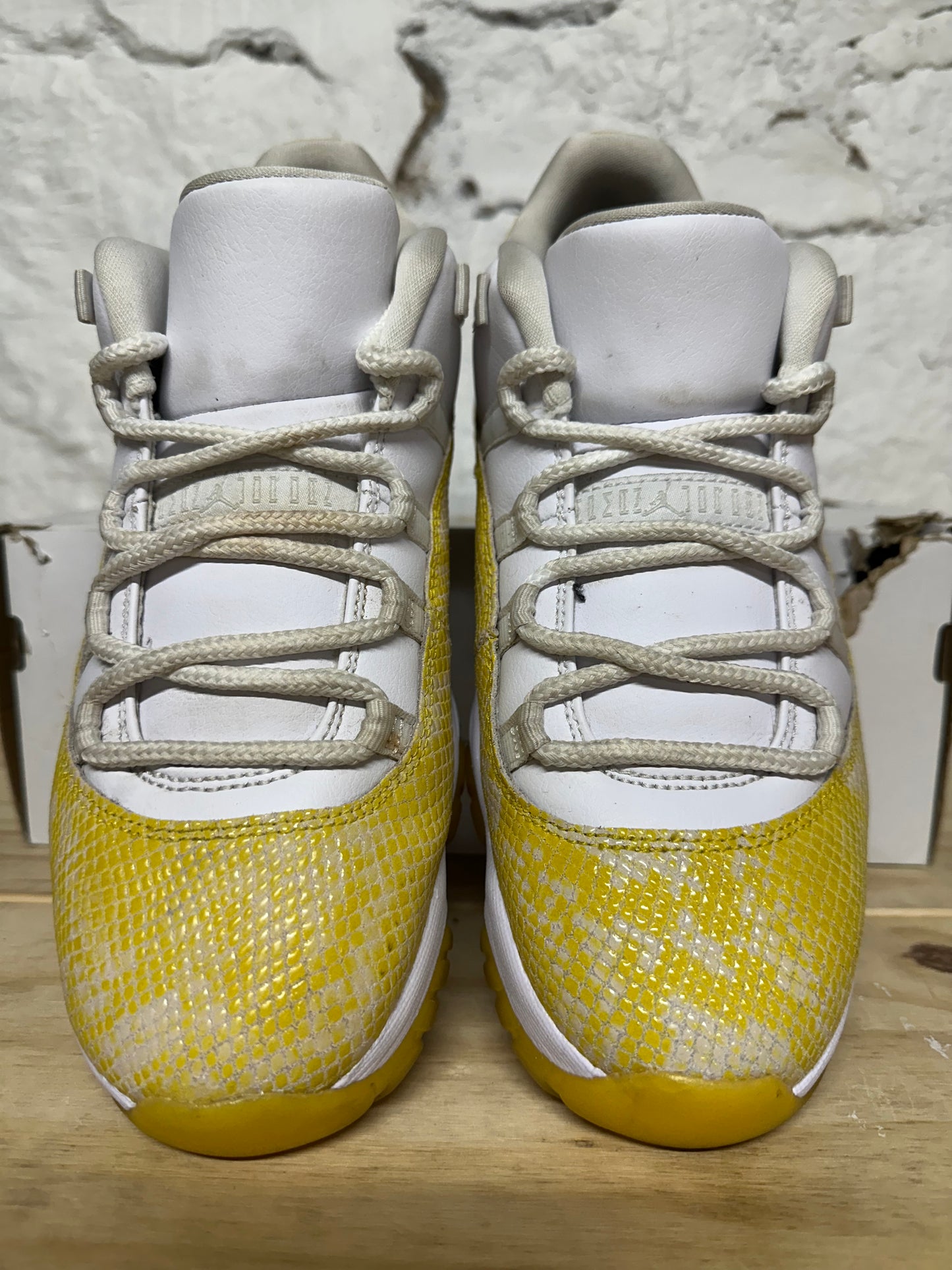 Air Jordan 11 Low Yellow Snakeskin Sz 8.5 (10W)