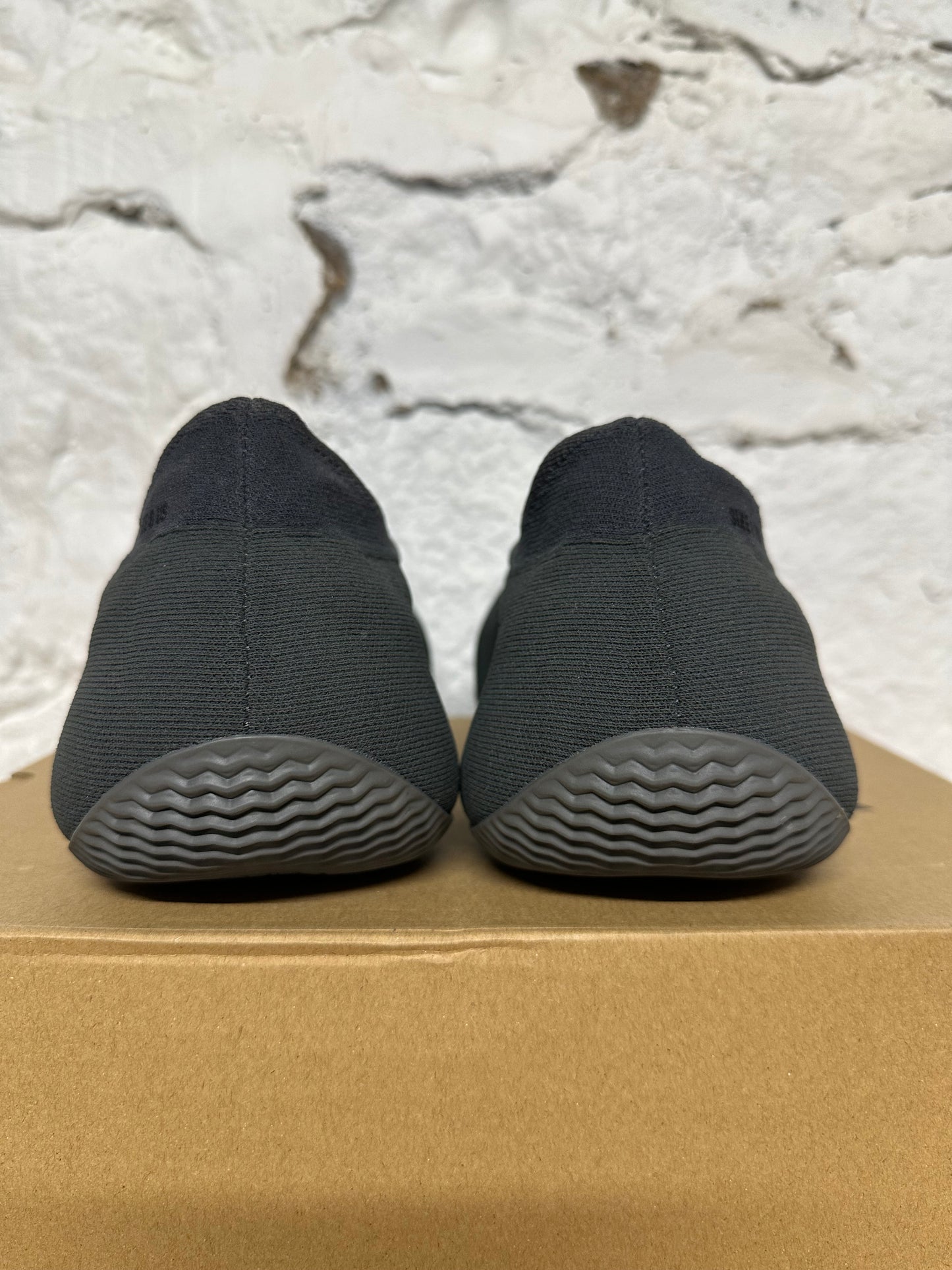 Yeezy Knit Runner Stone Onyx Sz 8