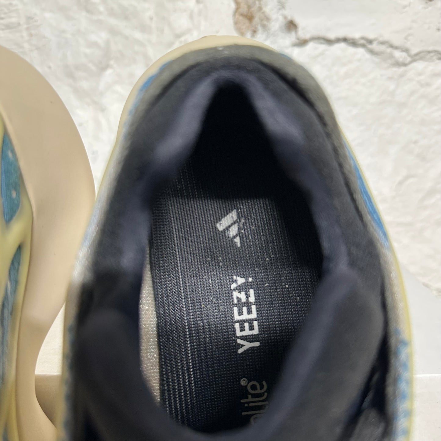 Yeezy 700 V3 Kyanite Sz 6
