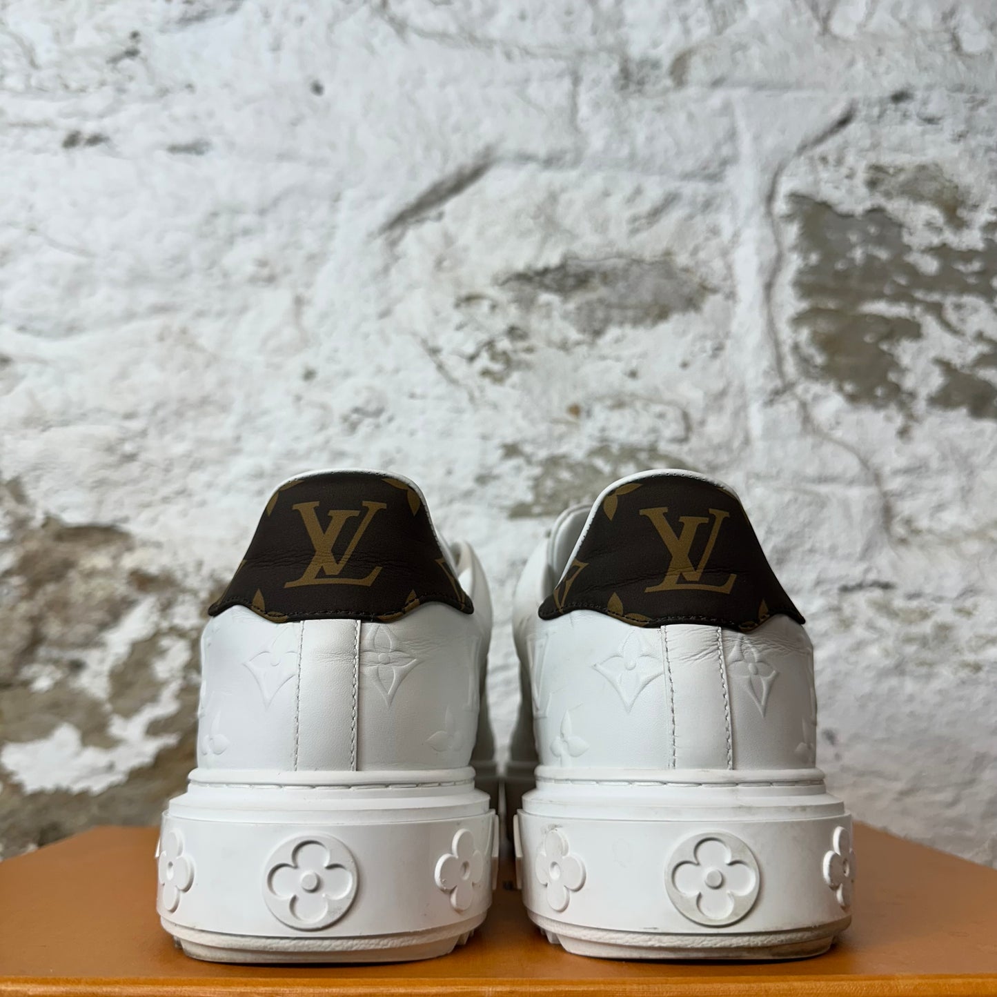 Louis Vuitton White Monogram Time Out Sneaker Sz 7 (40)