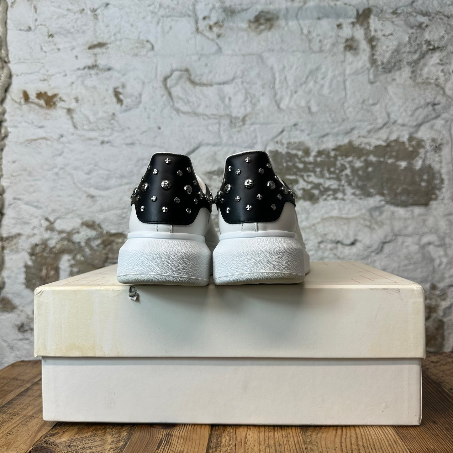 Alexander Mcqueen Black Studded Tab White Sneaker Sz 8 (41)