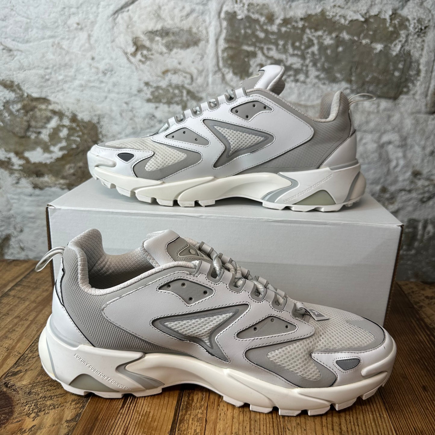 Louis Vuitton Grey White Tatic Trainer Sneaker Sz 10 (8.5LV)