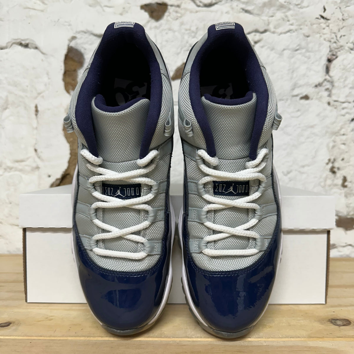 Air Jordan 11 Low Georgetown Sz 9.5