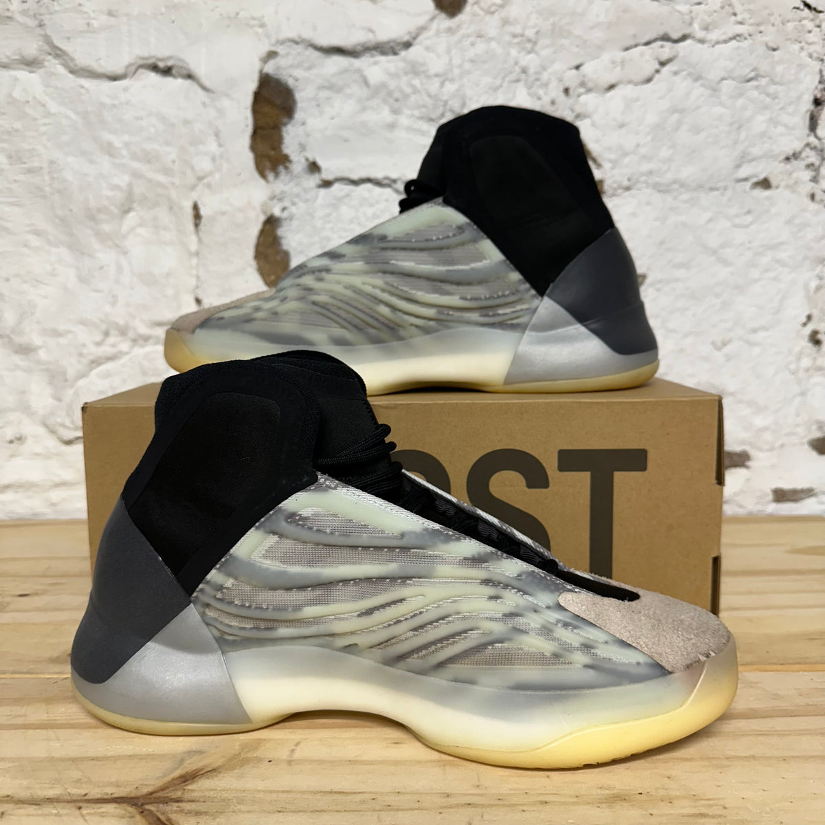 Yeezy QNTM BSKTBL Sz 9.5