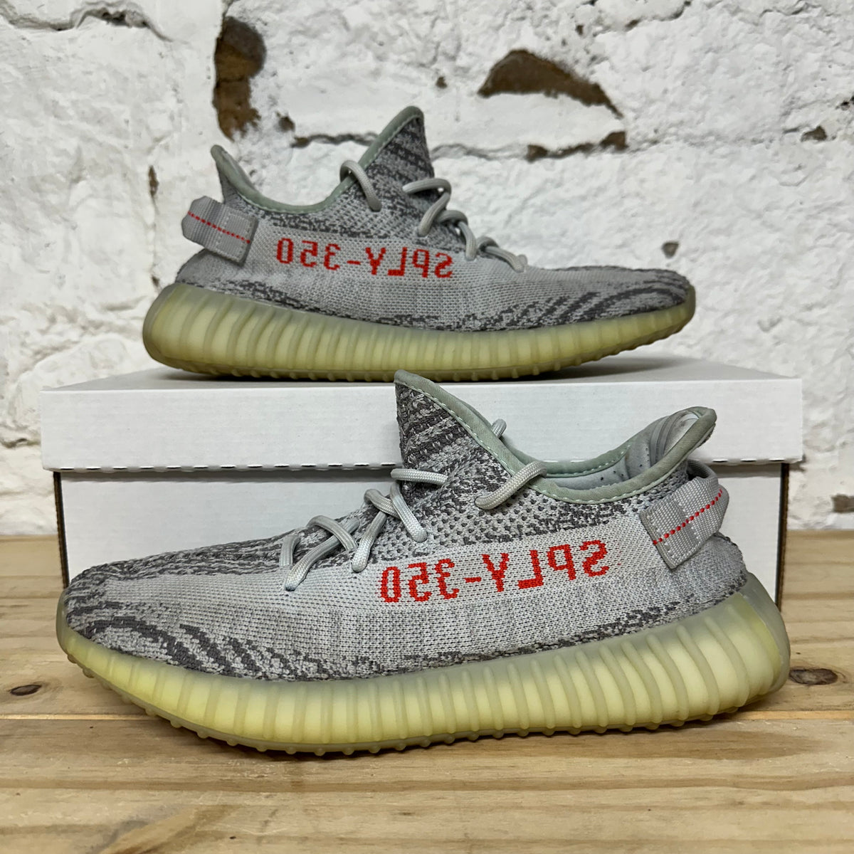 Yeezy 350 V2 Blue Tint Sz 9