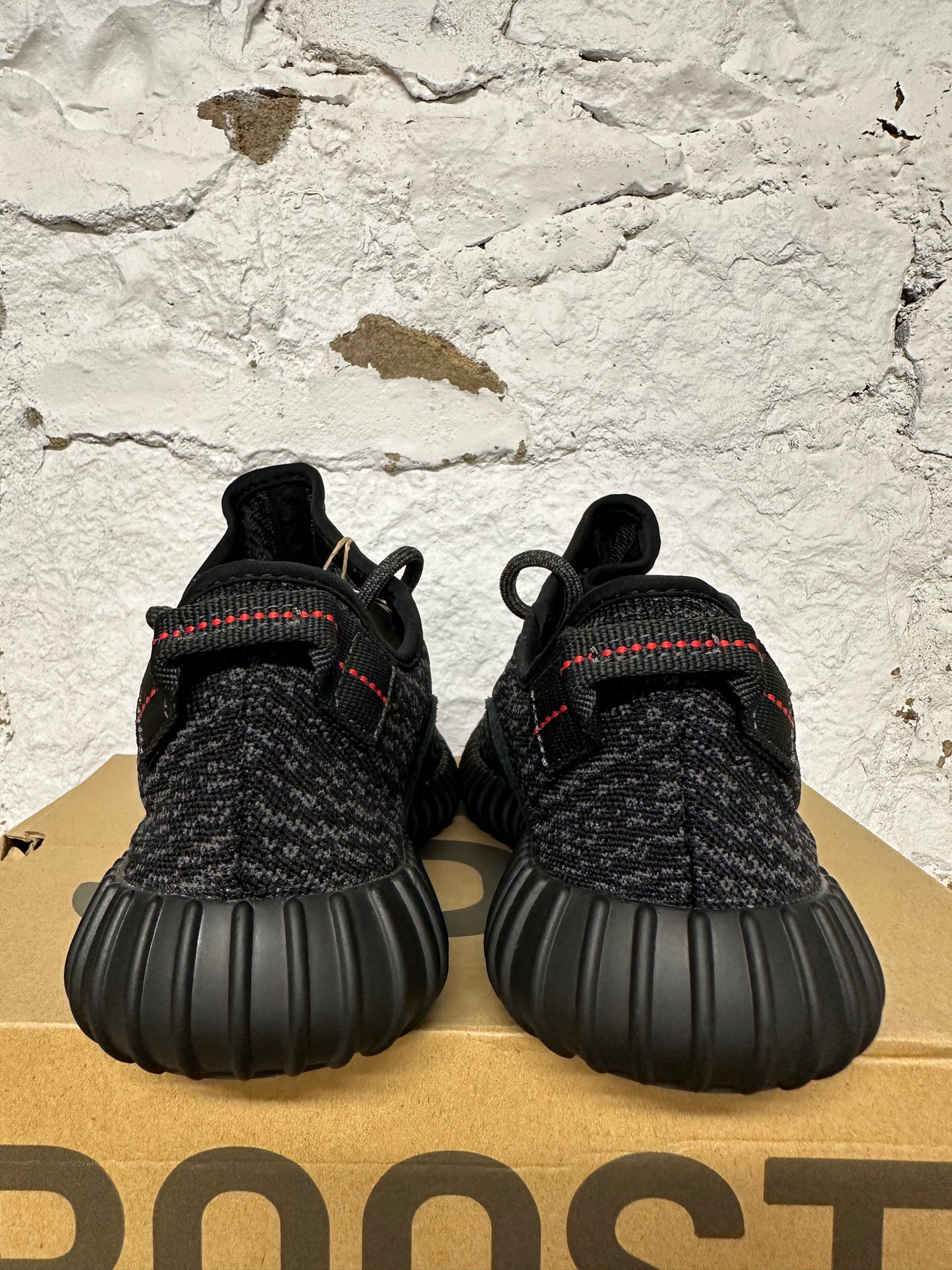 Yeezy 350 Pirate Black Sz 8 DS