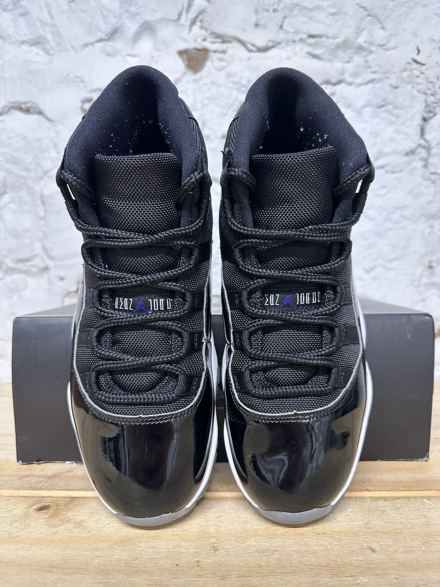 Air Jordan 11 Space Jam Sz 8