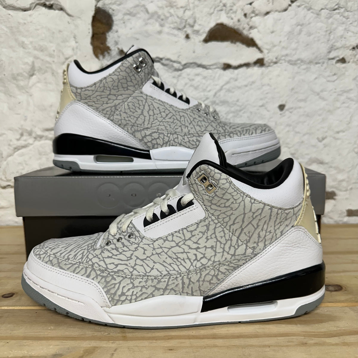 Air Jordan 3 White Flip Sz 10 DS