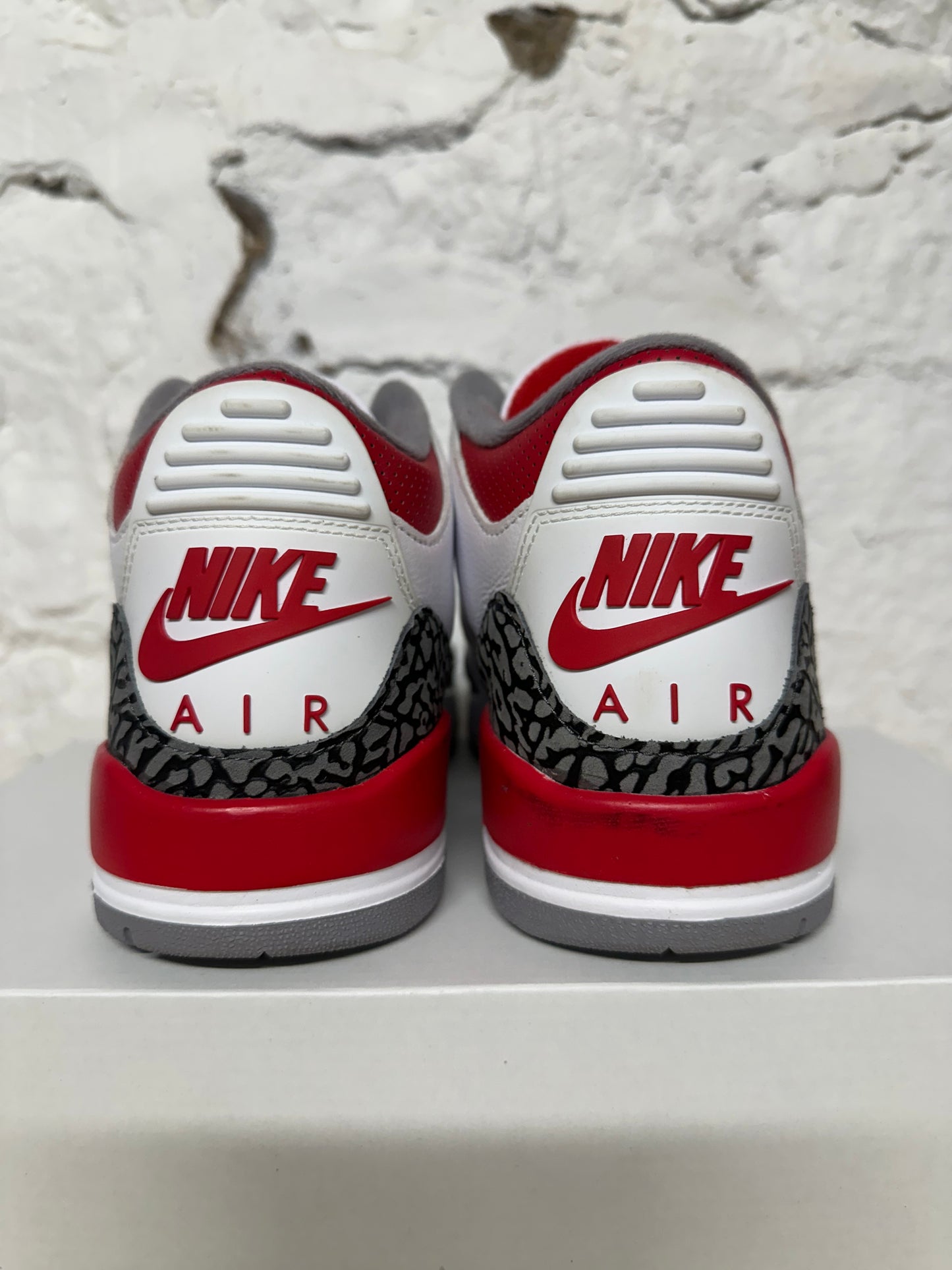 Air Jordan 3 Fire Red Sz 9.5