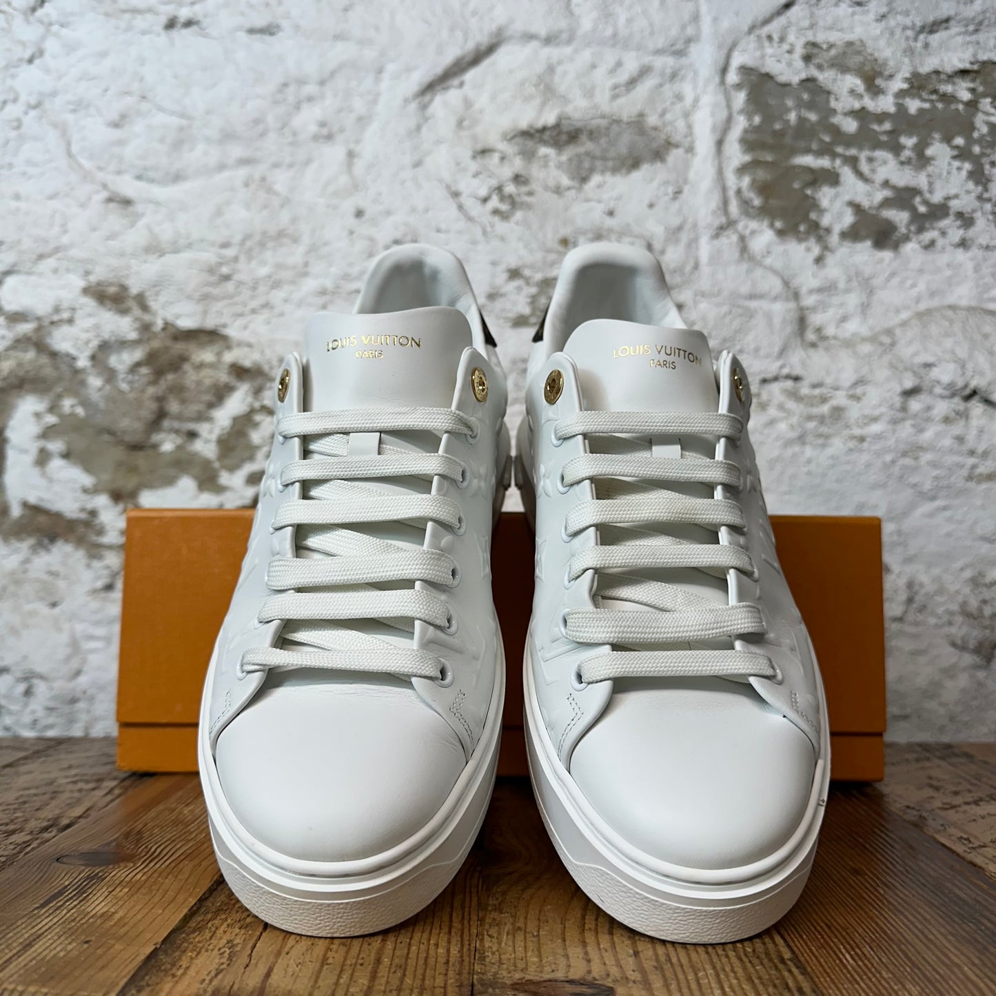 Louis Vuitton White Monogram Time Out Sneaker Sz 7 (40)