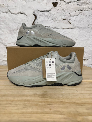 Yeezy 700 Salt Sz 11 DS
