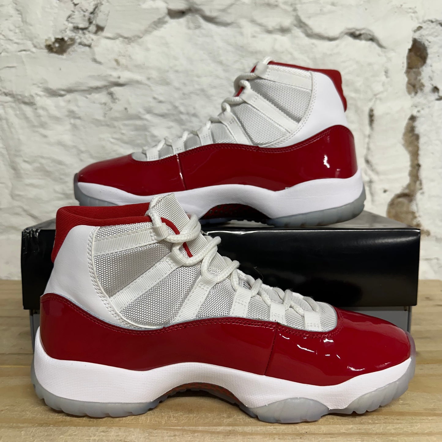 Air Jordan 11 High Cherry Sz 9.5