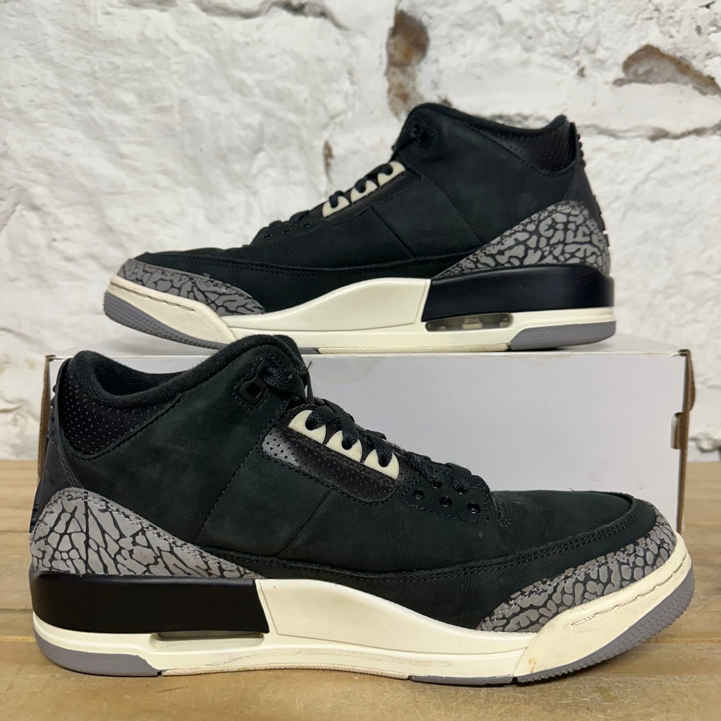 Air Jordan 3 Off Noir Sz 9.5 (11W)