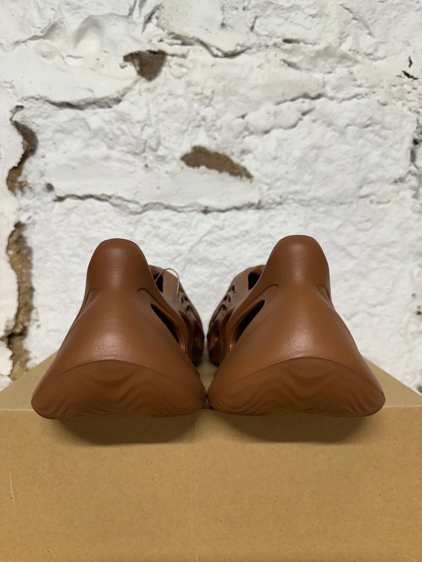 Yeezy Foam Runner Clay Red Sz 7 DS