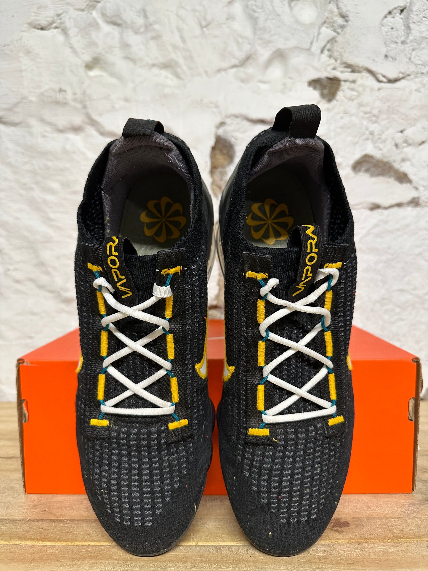 Nike Air VaporMax 2021 Black University Gold Sz 10.5