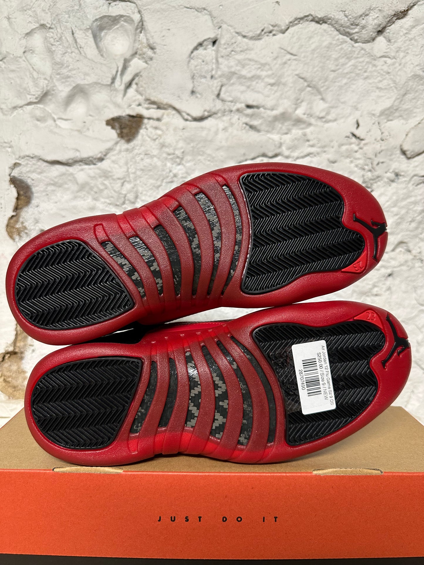 Air Jordan 12 Flu Game Sz 9 DS