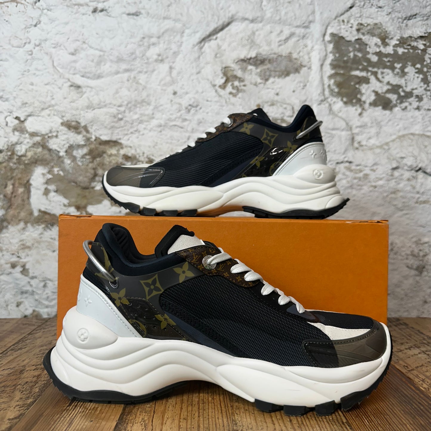 Louis Vuitton Black Brown White Run 55 Sneaker Sz 7 (40)